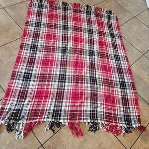 New York Red Plaid Chenille  Throw 49" X 60" Isaac Misrahi  Cabin Decor Seasonal